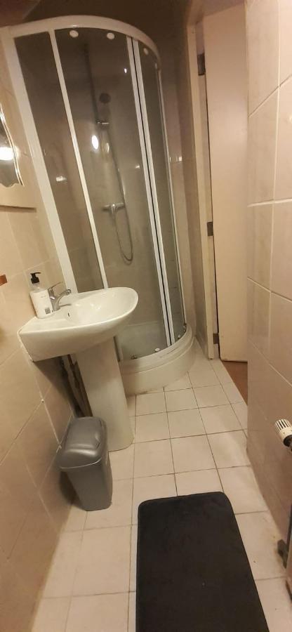אמסטרדם Iru, Not For Parties, Not A Hotel, Room With No Kitchen מראה חיצוני תמונה