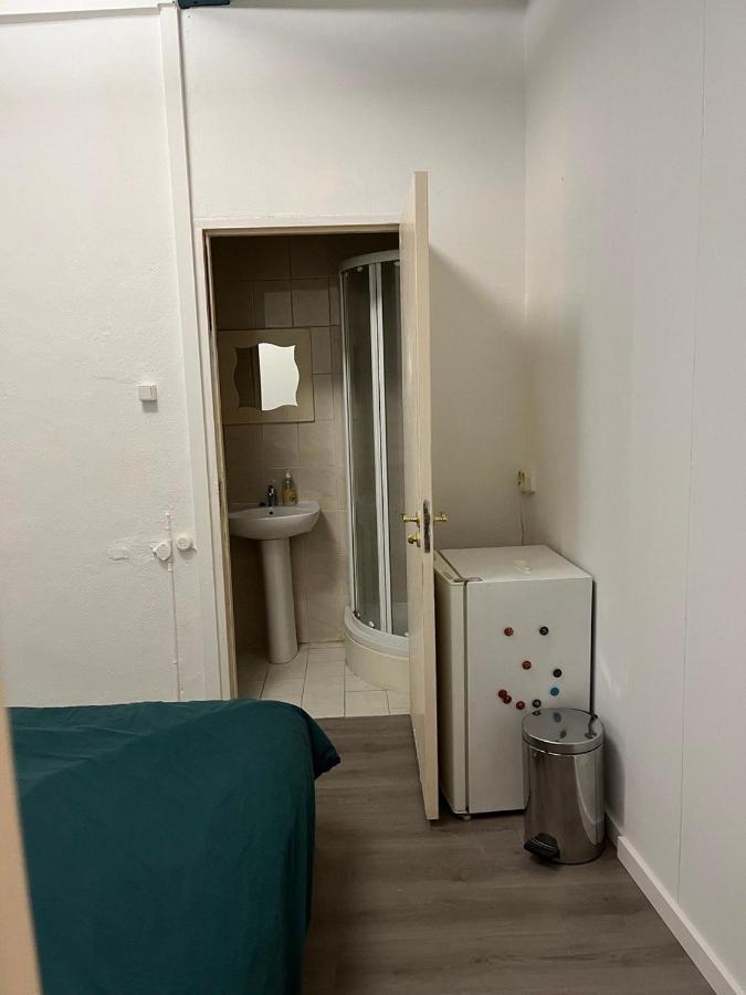 אמסטרדם Iru, Not For Parties, Not A Hotel, Room With No Kitchen מראה חיצוני תמונה